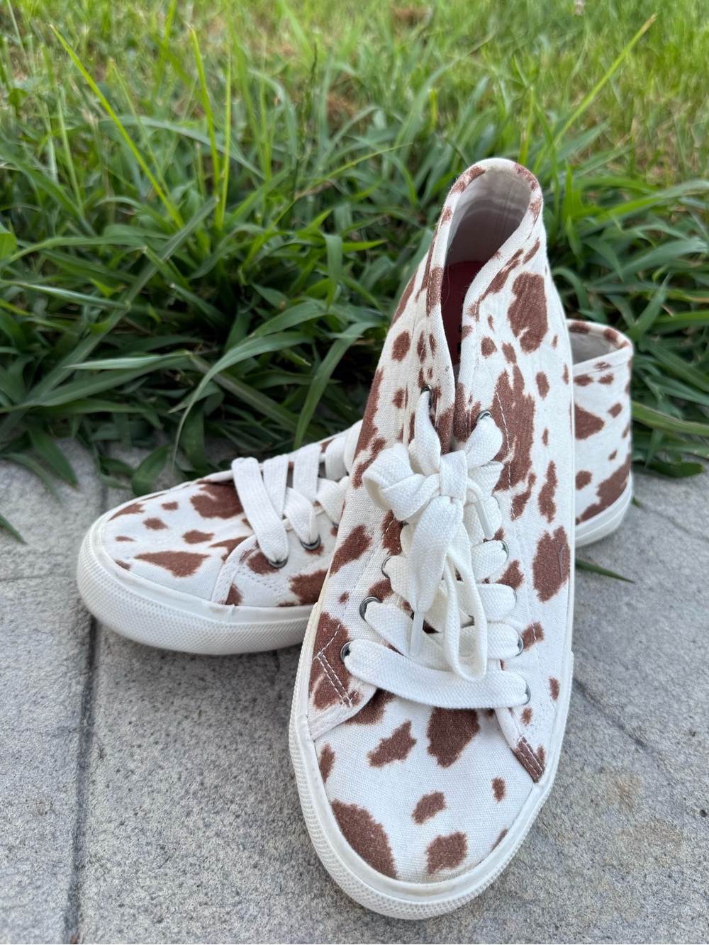 Billabong cow print Parker sneakers women’s size 9.5 9 1/2